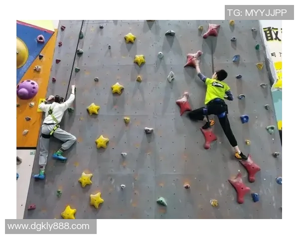 运动数据攀岩之美深入杭州攀岩队灵活性训练与技巧探讨
